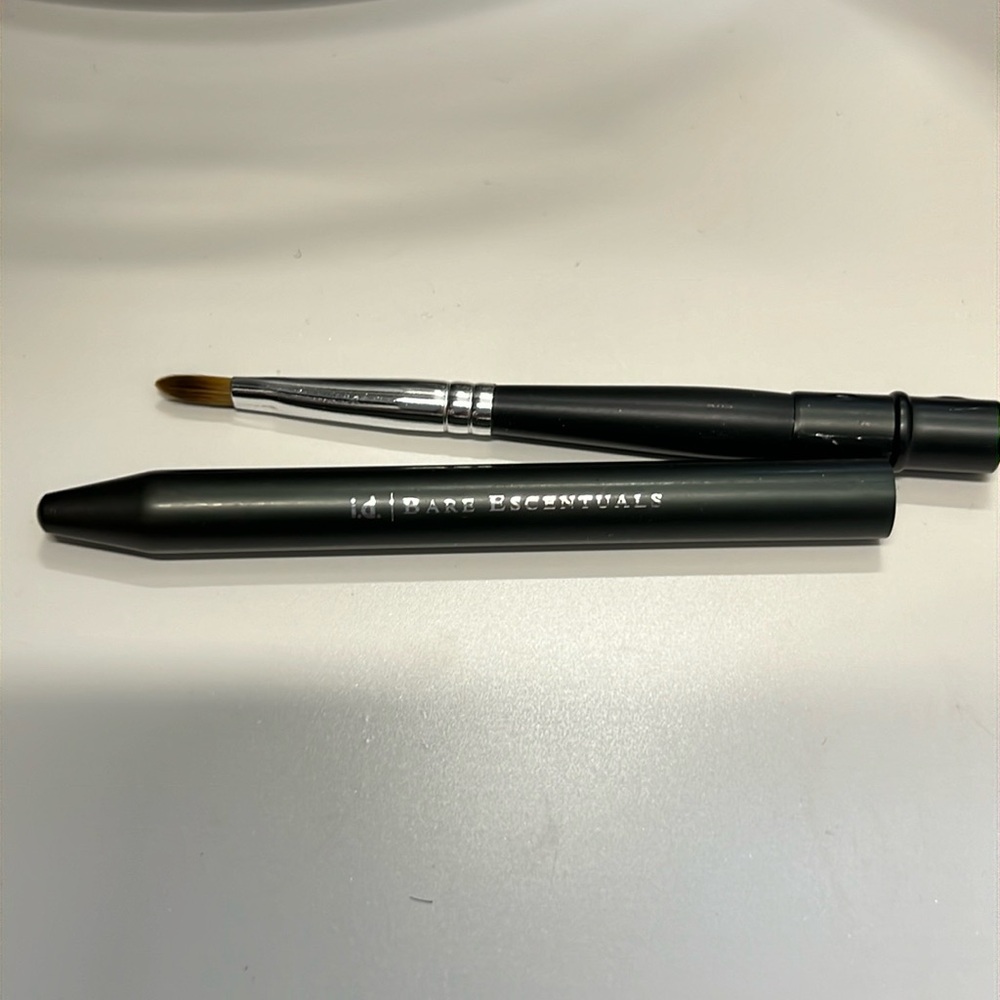 Bare Escentuals Covered Lip Brush